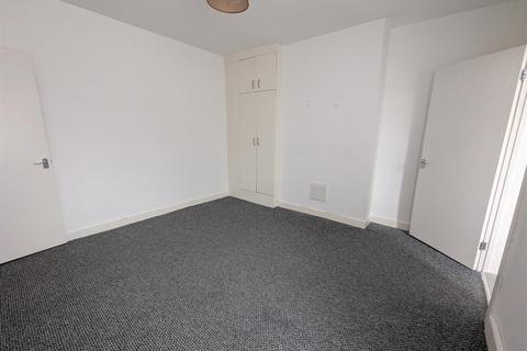 1 bedroom house to rent, Berkeley Road, London