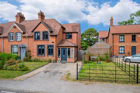 4 bedroom terraced house for sale, Nr. Evesham WR11