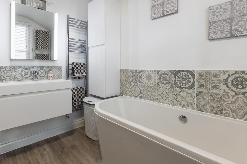 Bathroom-2.jpg