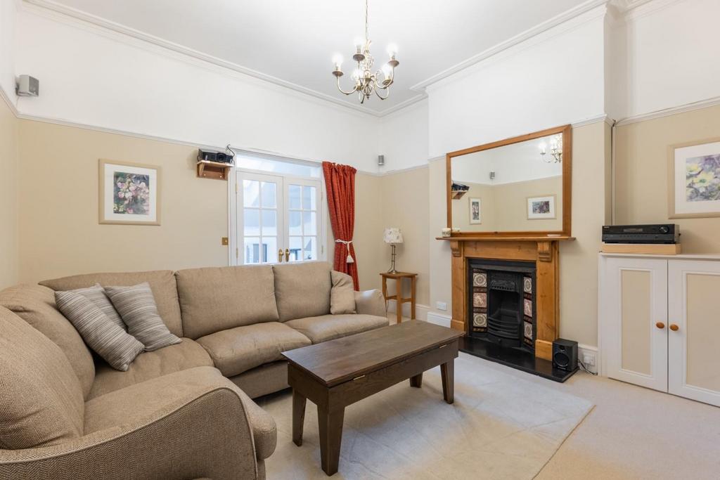 Tv room-1.jpg