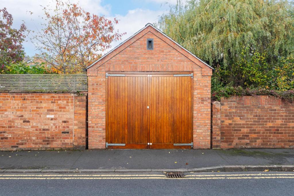Garage-1.jpg