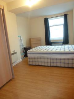 2 bedroom flat to rent, Clifton Street, Cardiff CF24