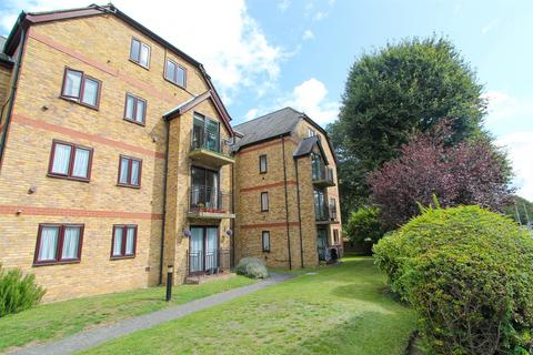 2 bedroom flat for sale, Bloxworth Close, Wallington SM6