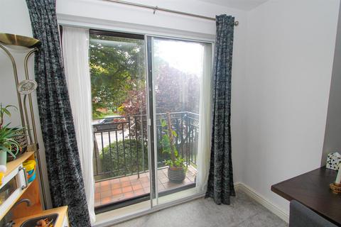 27 Bloxworth Close, Wallington, SM6 7NL