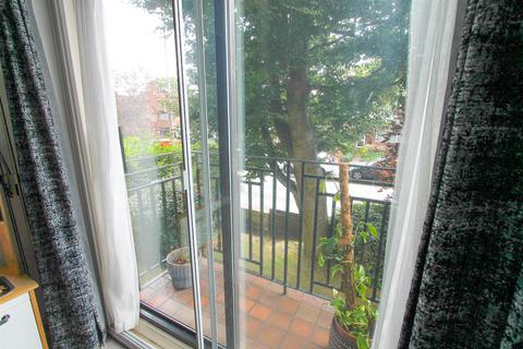27 Bloxworth Close, Wallington, SM6 7NL