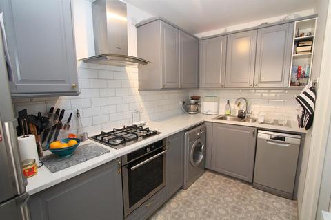 27 Bloxworth Close, Wallington, SM6 7NL