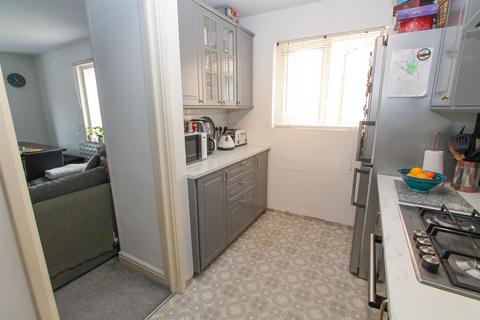 27 Bloxworth Close, Wallington, SM6 7NL