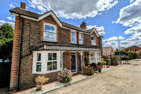 2 bedroom semi-detached house for sale, Somerset Avenue, Bordon GU35