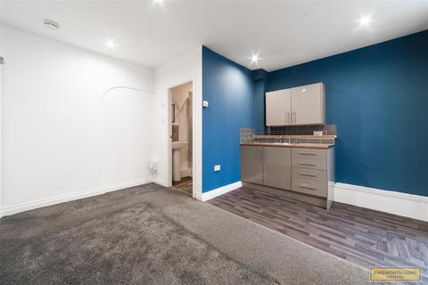 Studio to rent, Part Self-Contained Bedsit , Redearth Rd , Darwen