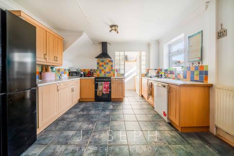 4 bedroom semi-detached house for sale, Chatsworth Crescent, Ipswich, IP2