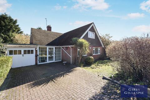 4 bedroom bungalow to rent, Austenwood Close, Chalfont St. Peter, Gerrards Cross, SL9