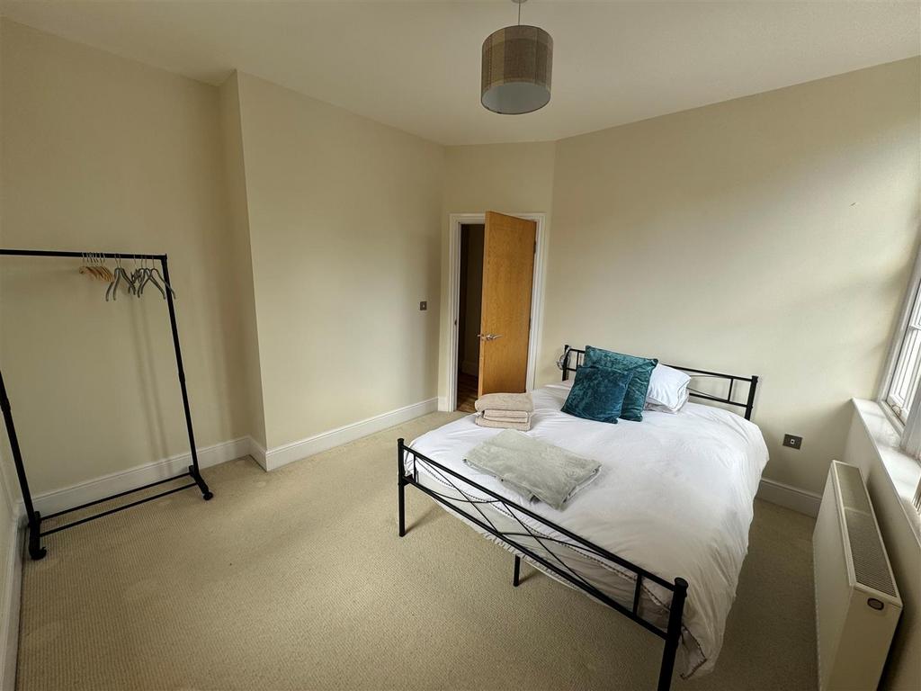 Bedroom 1.2.jpg
