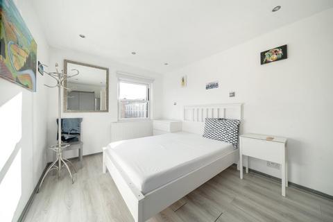 1 bedroom flat for sale, Patmos Road, Oval