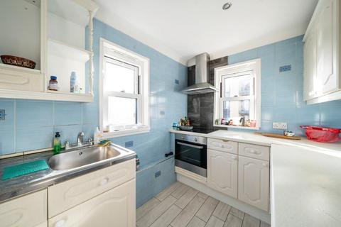 1 bedroom flat for sale, Patmos Road, Oval