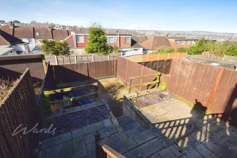 3 bedroom terraced house to rent, City Way Rochester ME1