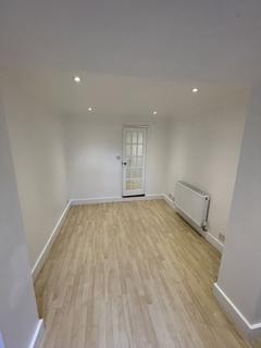 Studio to rent, Croydon CR0