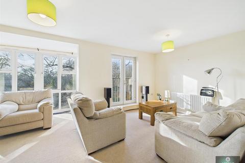 2 bedroom flat for sale, Stone Court, Worth RH10