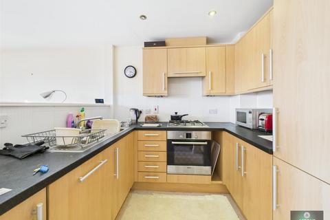 2 bedroom flat for sale, Stone Court, Worth RH10