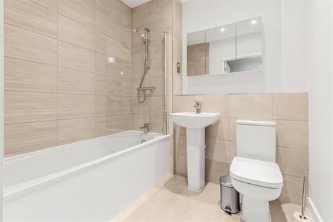 2 bedroom flat to rent, Vousden Grove, London SE28