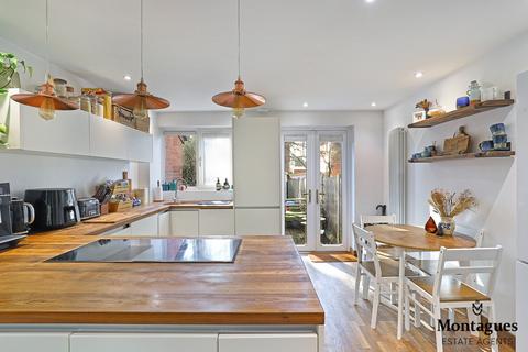 32 Garnon Mead, Coopersale, Epping, CM16 7RN