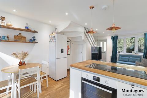 32 Garnon Mead, Coopersale, Epping, CM16 7RN