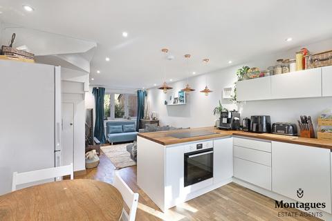 32 Garnon Mead, Coopersale, Epping, CM16 7RN