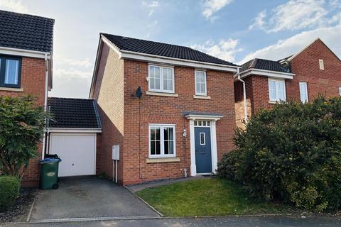 3 bedroom detached house to rent, Tinsley Avenue, Cradley Heath B64