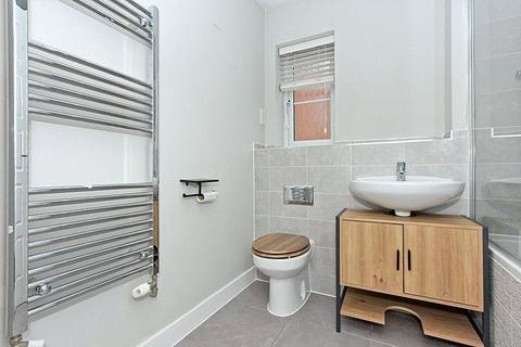 2 bedroom end of terrace house for sale, Barkers End, Sittingbourne, Kent, ME10