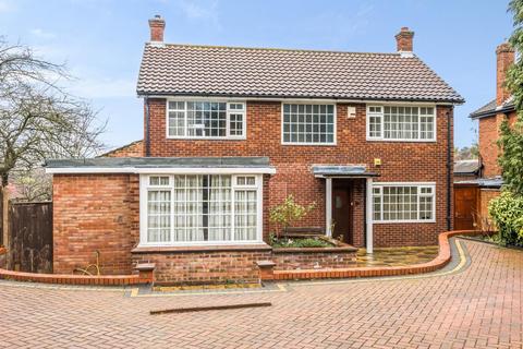 4 bedroom detached house to rent, Chiltern Road, Sutton SM2