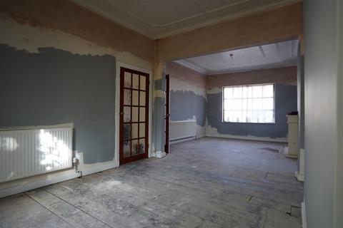 4 bedroom semi-detached house for sale, Stubbs Road, Wolverhampton