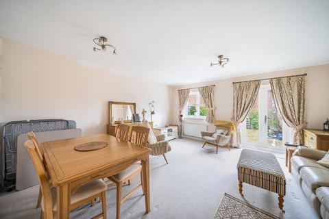 3 bedroom end of terrace house for sale, Woodview Way, Caterham CR3