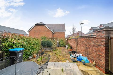 3 bedroom end of terrace house for sale, Woodview Way, Caterham CR3