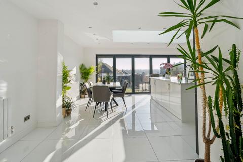 49 Devon Road, Watford, WD24 4HW