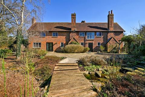 5 bedroom detached house to rent, Grove Road, Beaconsfield, HP9