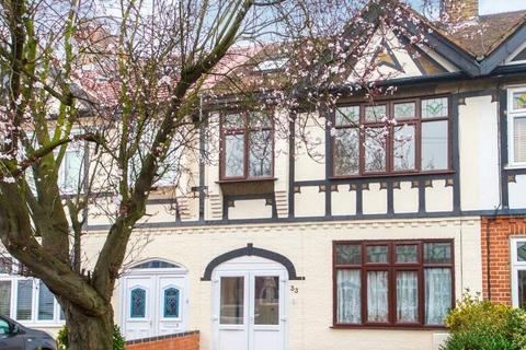 4 bedroom terraced house to rent, Eccleston Crescent, Romford, RM6