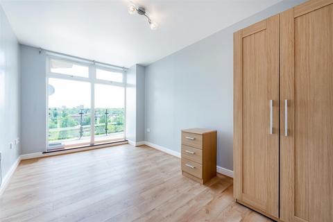 2 bedroom flat to rent, Glebelands Close, London