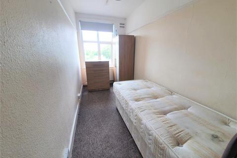 3 bedroom flat for sale, Western Parade, Hillingdon, Middlesex, UB10 9PQ