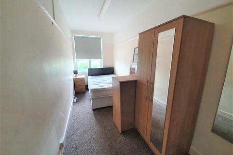 3 bedroom flat for sale, Western Parade, Hillingdon, Middlesex, UB10 9PQ