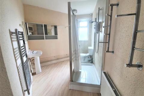 3 bedroom flat for sale, Western Parade, Hillingdon, Middlesex, UB10 9PQ