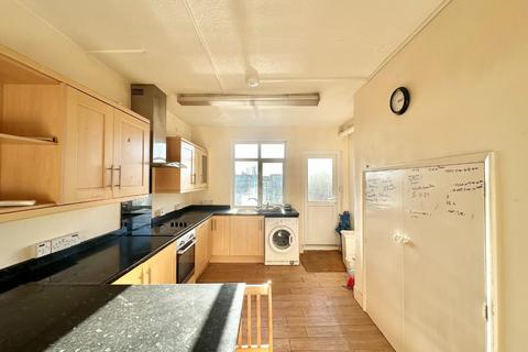 3 bedroom flat for sale, Western Parade, Hillingdon, Middlesex, UB10 9PQ