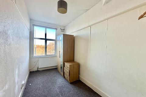 3 bedroom flat for sale, Western Parade, Hillingdon, Middlesex, UB10 9PQ