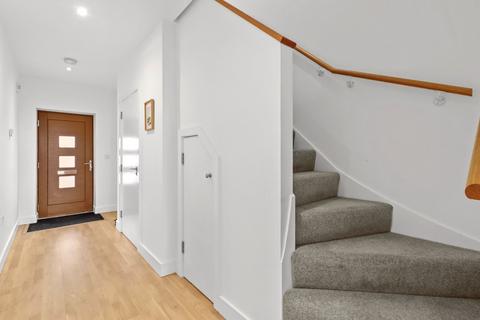 18 Grays Crescent, Newhaven, BN9 9FE