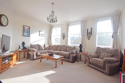2 bedroom apartment to rent, King Street, Twickenham