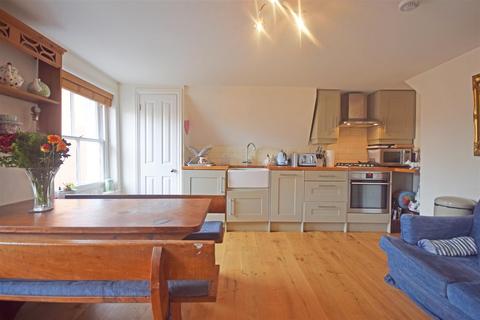 2 bedroom apartment to rent, King Street, Twickenham
