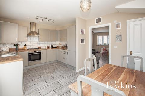 3 bedroom end of terrace house for sale, Buxton Way, Royal Wootton Bassett