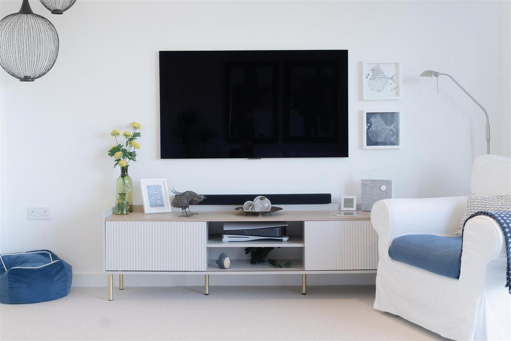 Lounge 3.jpg