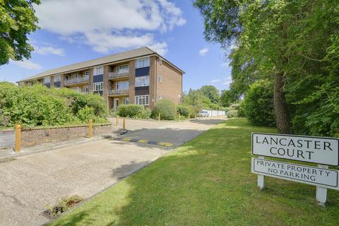 2 bedroom apartment to rent, Lancaster Court, Banstead, SM7