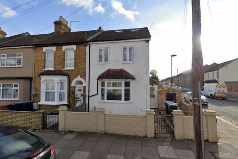 5 bedroom end of terrace house to rent, Lavender Road, Enfield