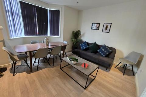 5 bedroom end of terrace house to rent, Lavender Road, Enfield