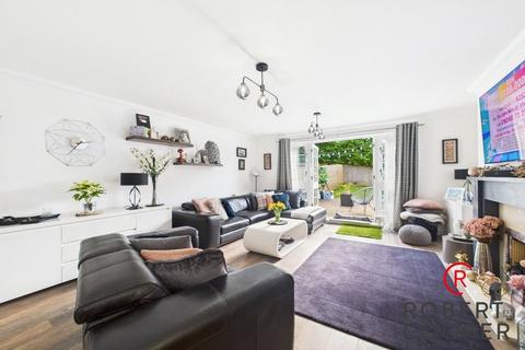 4 bedroom end of terrace house for sale, Cottage Close, Harrow, HA2